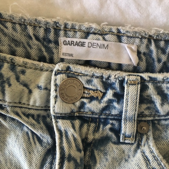 Garage Denim Light Wash Ripped Denim Shorts - Size 1 (26) - Picture 3 of 8
